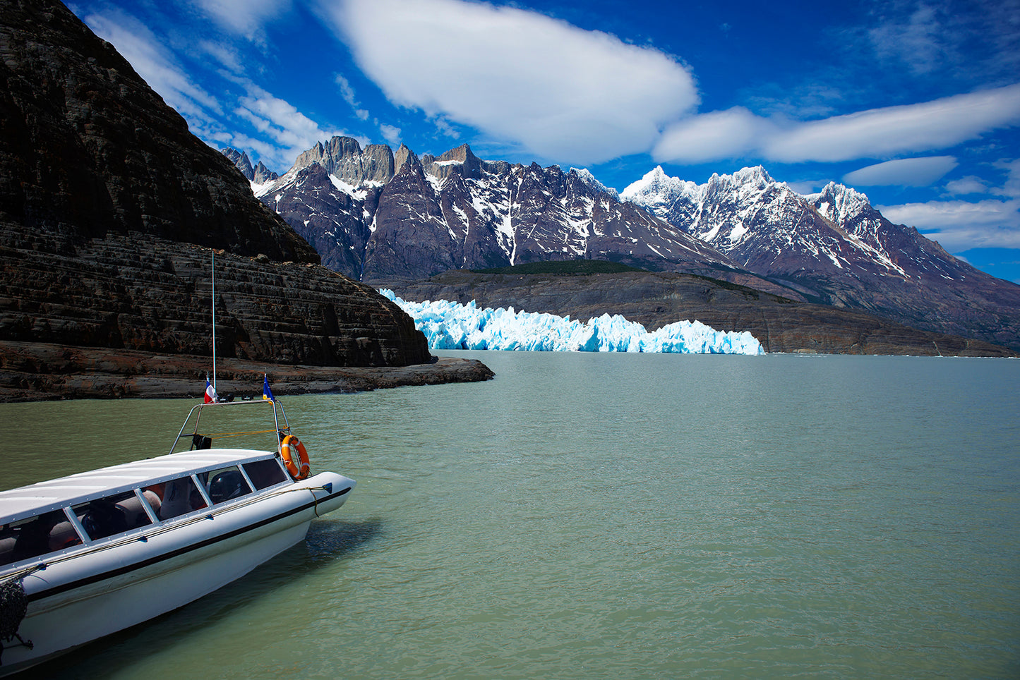 Certificate of Authenticity:
Artwork Title: 01_Glacial Grey_Torres De lPaine, Chile_60x40cm
Series: Patagonia 2000-2010
Artist: Marcus Luconi
Year of Capture: 2010
Location: Glacial Grey, Torres Del Paine, Chile
Original Medium: Digital 35mm
Camera: Nikon D3X
Print: Fine art archival pigment print
Edition: [número da edição]