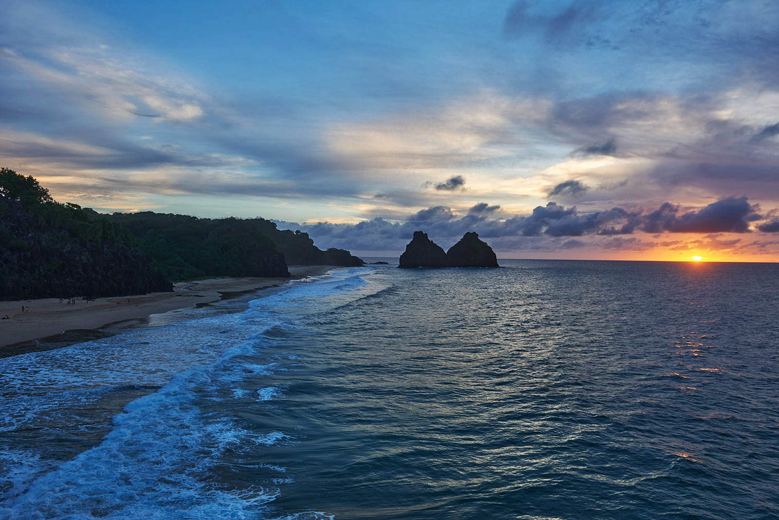 Certificate of Authenticity:
Artwork Title: 03_FernandodeNoronha2012_EcologicSanctuary_60x40
Series: Fernando De Noronha 2012
Artist: Marcus Luconi
Year of Capture: 2012
Location: Fernando de Noronha, Brasil
Original Medium: Digital 35mm
Camera: Nikon D3X
Print: Fine art archival pigment print
Edition: [número da edição]

