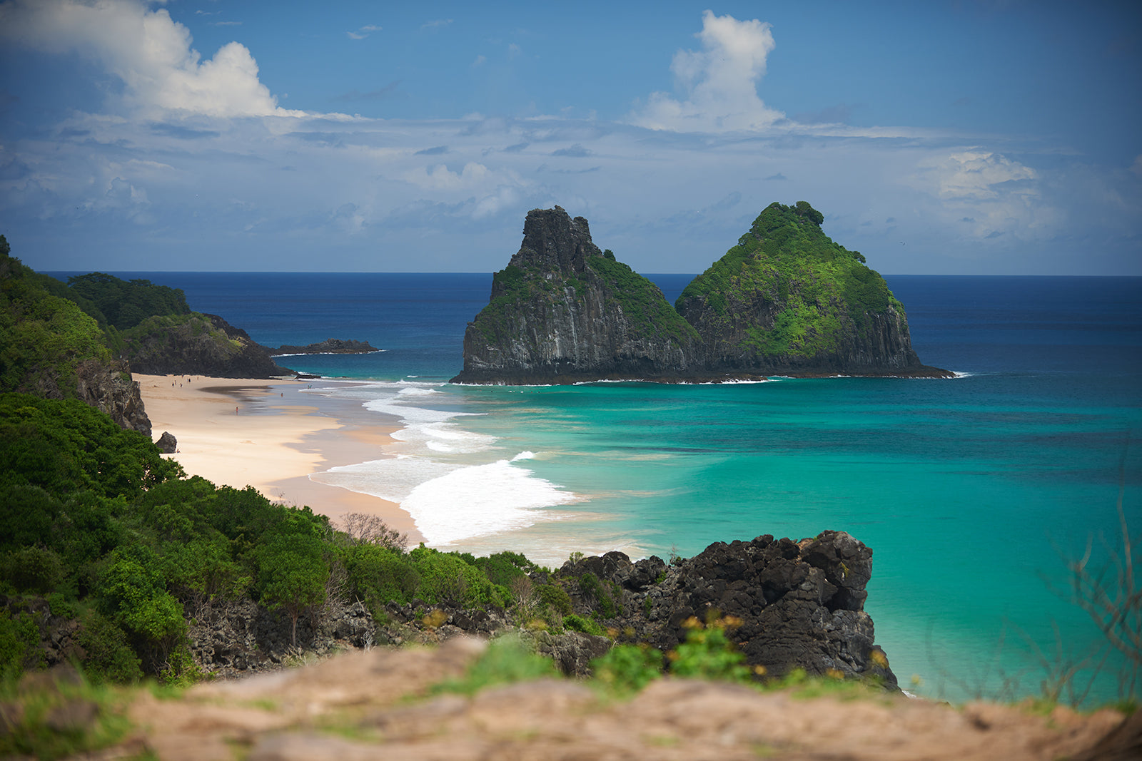Certificate of Authenticity:
Artwork Title: 12_FernandodeNoronha2012_EcologicSanctuary_60x40
Series: Fernando de Noronha, 2012
Artist: Marcus Luconi
Year of Capture: 2012
Location: Fernando de Noronha, Brasil
Original Medium: Digital 35mm
Camera: Nikon D3X
Print: Fine art archival pigment print
Edition: [número da edição]
