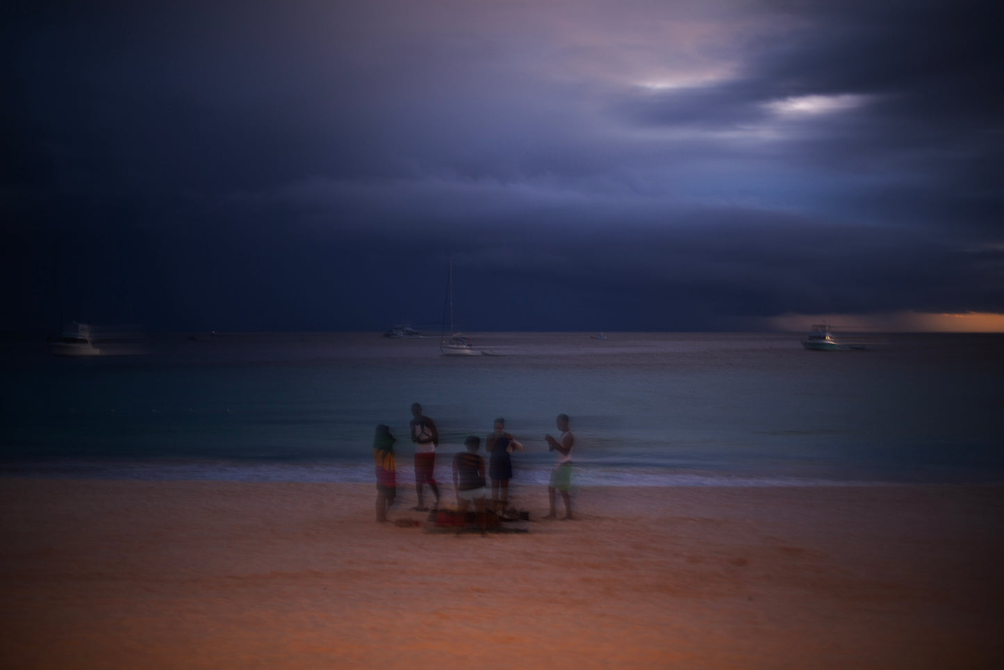 Certificate of Authenticity:
Artwork Title: 32_Barbados_CaribbeanLight 60x40cm
Series: Barbados
Artist: Marcus Luconi
Year of Capture: 2013
Location: Barbados
Original Medium: Digital 35mm
Camera: Canon 5D
Print: Fine art archival pigment print
Edition: [número da edição]