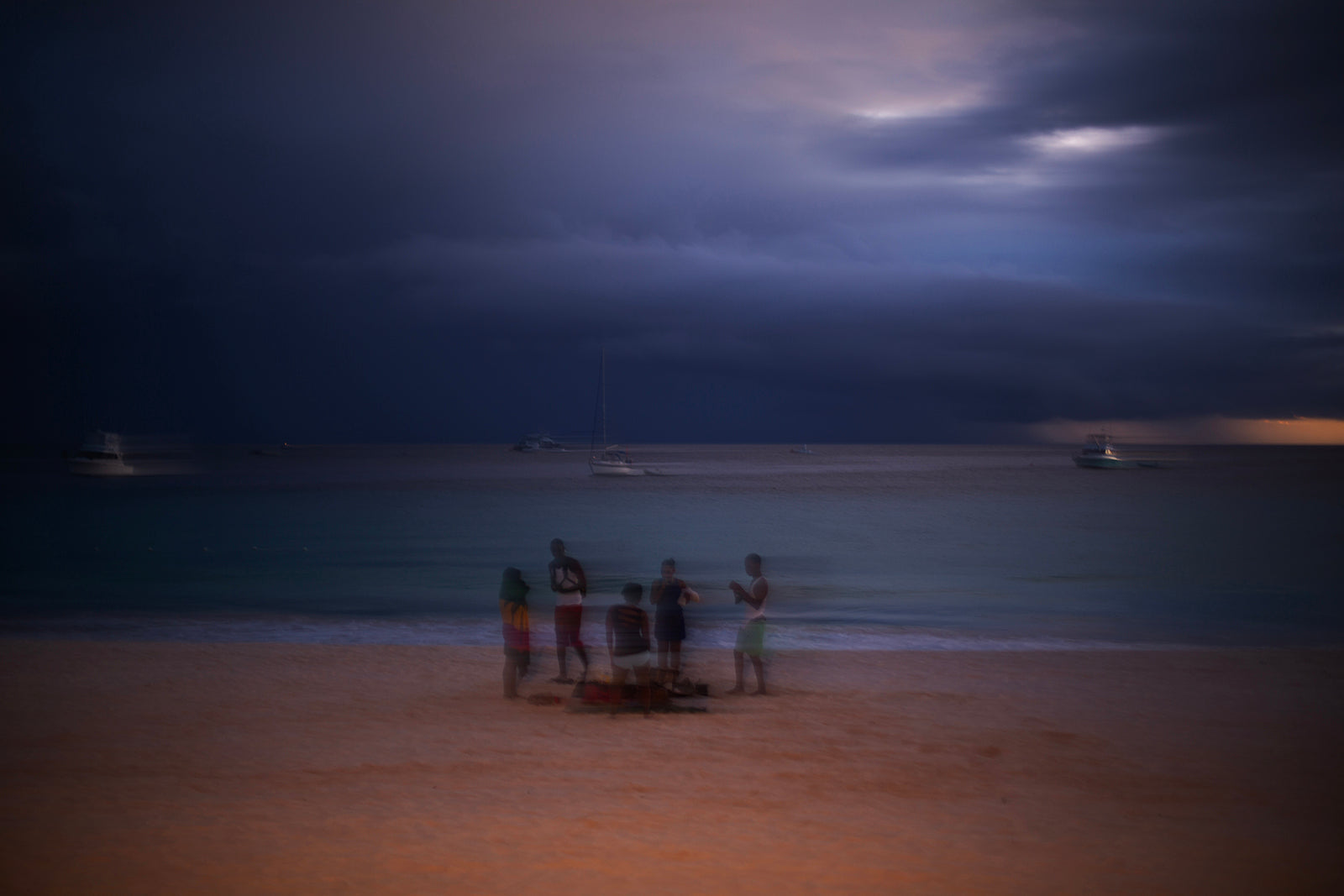 Certificate of Authenticity:
Artwork Title: 32_Barbados_CaribbeanLight 60x40cm
Series: Barbados
Artist: Marcus Luconi
Year of Capture: 2013
Location: Barbados
Original Medium: Digital 35mm
Camera: Canon 5D
Print: Fine art archival pigment print
Edition: [número da edição]