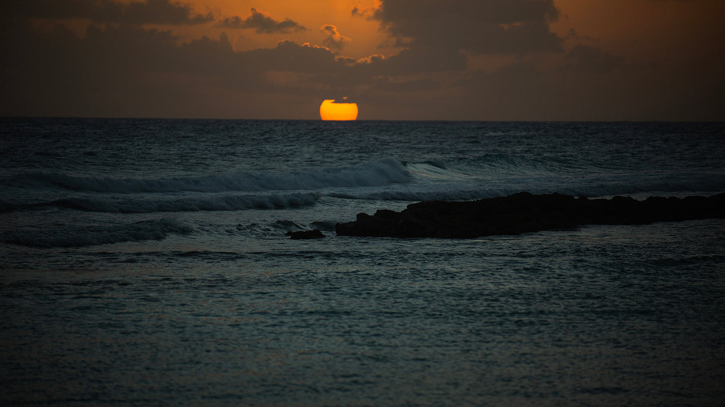Certificate of Authenticity:
Artwork Title: 39_Barbados_CaribbeanLight 60x40cm
Series: Barbados
Artist: Marcus Luconi
Year of Capture: 2013
Location: Barbados
Original Medium: Digital 35mm
Camera: Canon 5D
Print: Fine art archival pigment print
Edition: [número da edição]