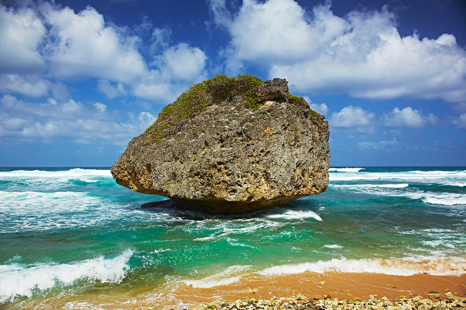 Certificate of Authenticity:
Artwork Title: 67_Barbados_Caribbean Light_60x40cm
Series: Barbados
Artist: Marcus Luconi
Year of Capture: 2013
Location: Barbados
Original Medium: Digital 35mm
Camera: Canon 5D
Print: Fine art archival pigment print
Edition: [número da edição]