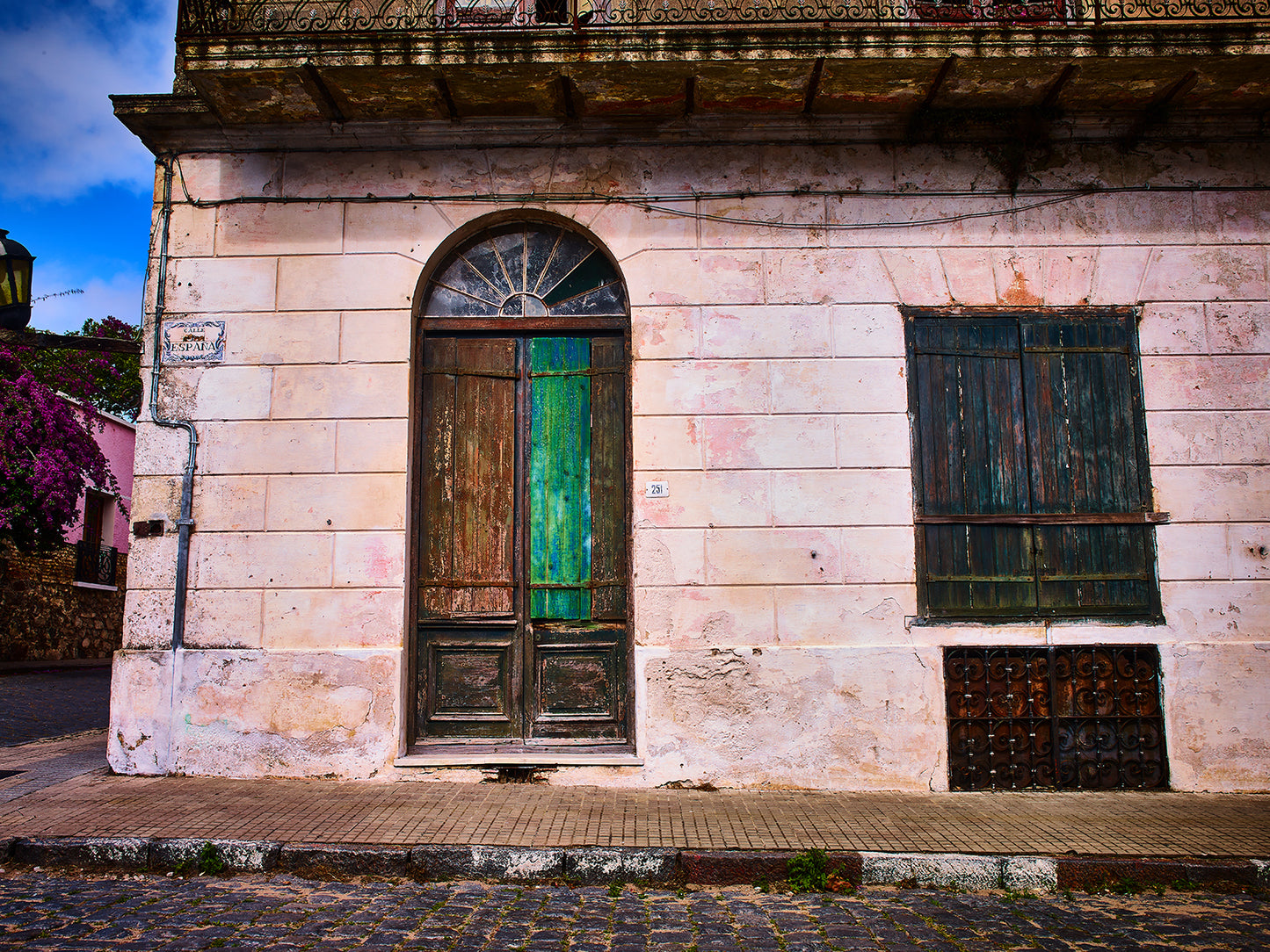 Certificate of Authenticity:
Artwork Title: Calle Espana_100x75 cm
Series: Colonia Del Sacramento
Artist: Marcus Luconi
Year of Capture: 2010
Location: Colonia Del Sacramento, Uruguay

Original Medium: Digital PhaseOne
Camera: Hasselblad Arcbody
Print: Fine art archival pigment print
Edition: [número da edição]
