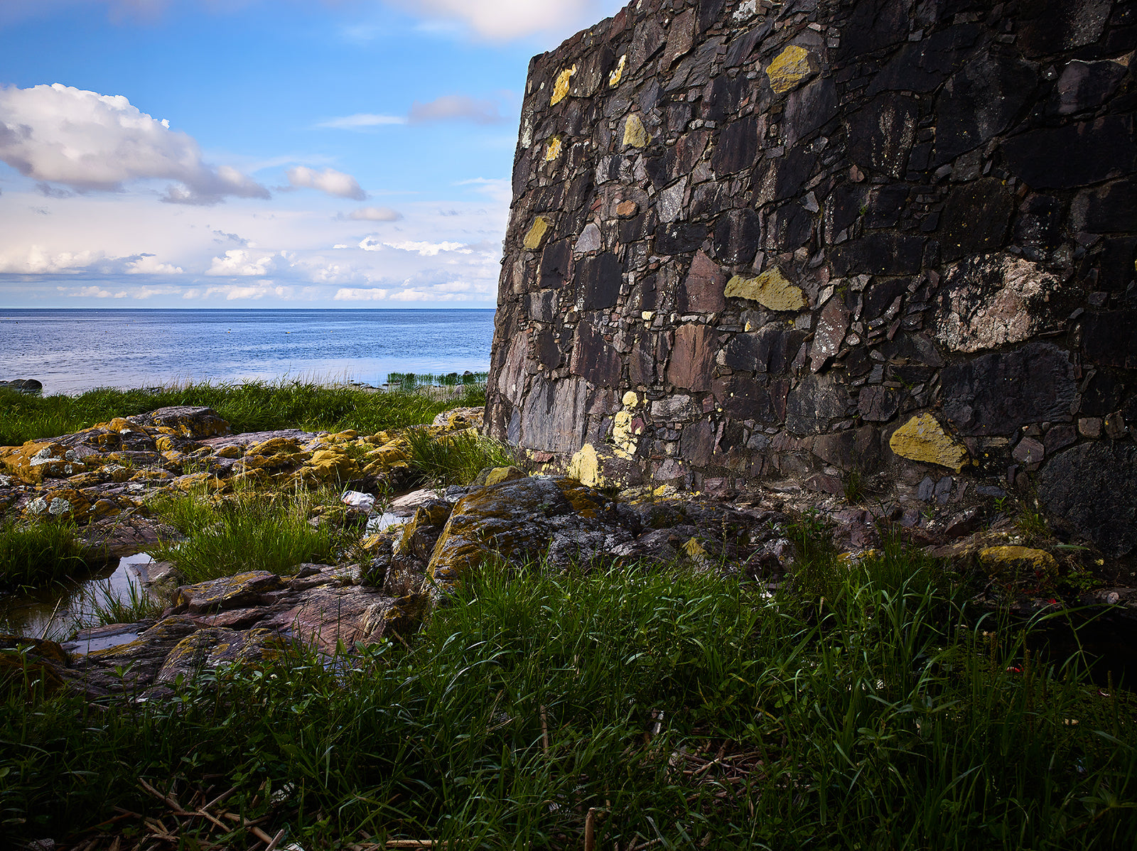 Certificate of Authenticity:
Artwork Title: Corner of the Fort 100x75 cm
Series: Colonia Del Sacramento
Artist: Marcus Luconi
Year of Capture: 2010
Location: Colonia Del Sacramento, Uruguay

Original Medium: Digital PhaseOne back
Camera: Hasselblad Arcbody

Print: Fine art archival pigment print
Edition: [número da edição]
