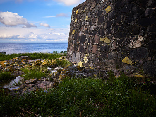 Certificate of Authenticity:
Artwork Title: Corner of the Fort 100x75 cm
Series: Colonia Del Sacramento
Artist: Marcus Luconi
Year of Capture: 2010
Location: Colonia Del Sacramento, Uruguay

Original Medium: Digital PhaseOne back
Camera: Hasselblad Arcbody

Print: Fine art archival pigment print
Edition: [número da edição]