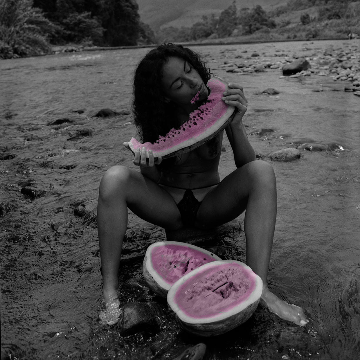 Certificate of Authenticity:
Artwork Title: Girl_Eating_Watermelon_Magenta_80x80_cm
Series: Body Way Hybrid
Artist: Marcus Luconi
Year of Capture: 2004 - 2025
Location: Barra do Ouro, Brasil
Original Medium: Negative film Kodak Trix
Camera: Hasselblad 503CW
Print: Fine art archival pigment print
Edition: [número da edição]