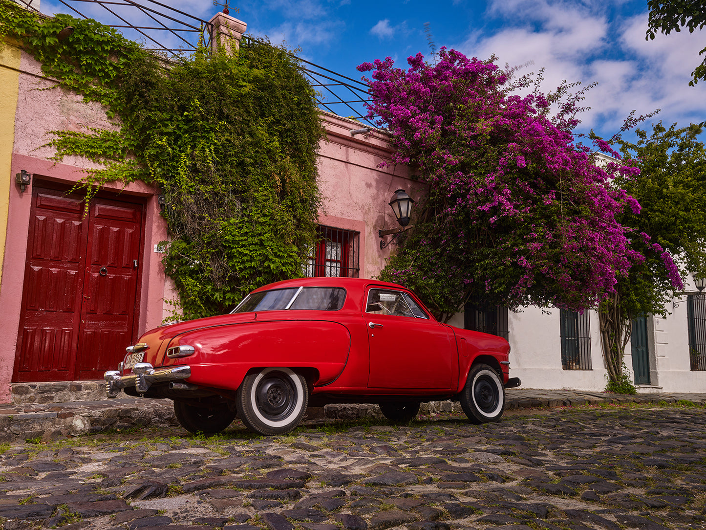 Certificate of Authenticity:
Artwork Title: Red Car and Bougainvilles _100x75cm
Series: Colonia Del Sacramento
Artist: Marcus Luconi
Year of Capture: 
Location: Colonia Del Sacramento Uruguay
Original Medium: Digital PhaseOne P45+
Camera: Hasselblad Arcbody
Print: Fine art archival pigment print
Edition: [número da edição]r