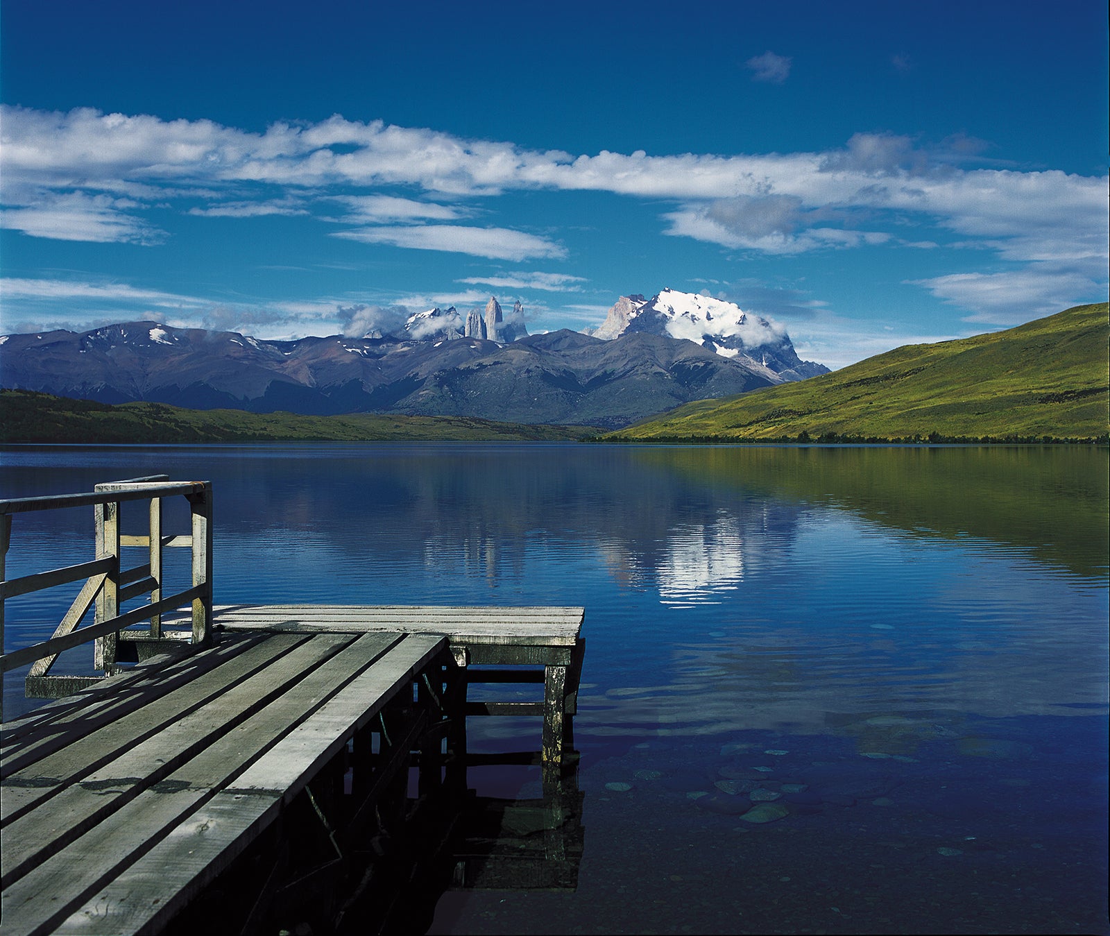Certificate of Authenticity:
Artwork Title: SilentPier_TorresDelPaineChile_80x67cm
Series: Patagonia
Artist: Marcus Luconi
Year of Capture: 2000
Location: Torres Del Pine, Chile
Original Medium: Filme 6x6cm
Camera: Hasselblad 503 CW
Print: Fine art archival pigment print
Edition: [número da edição]