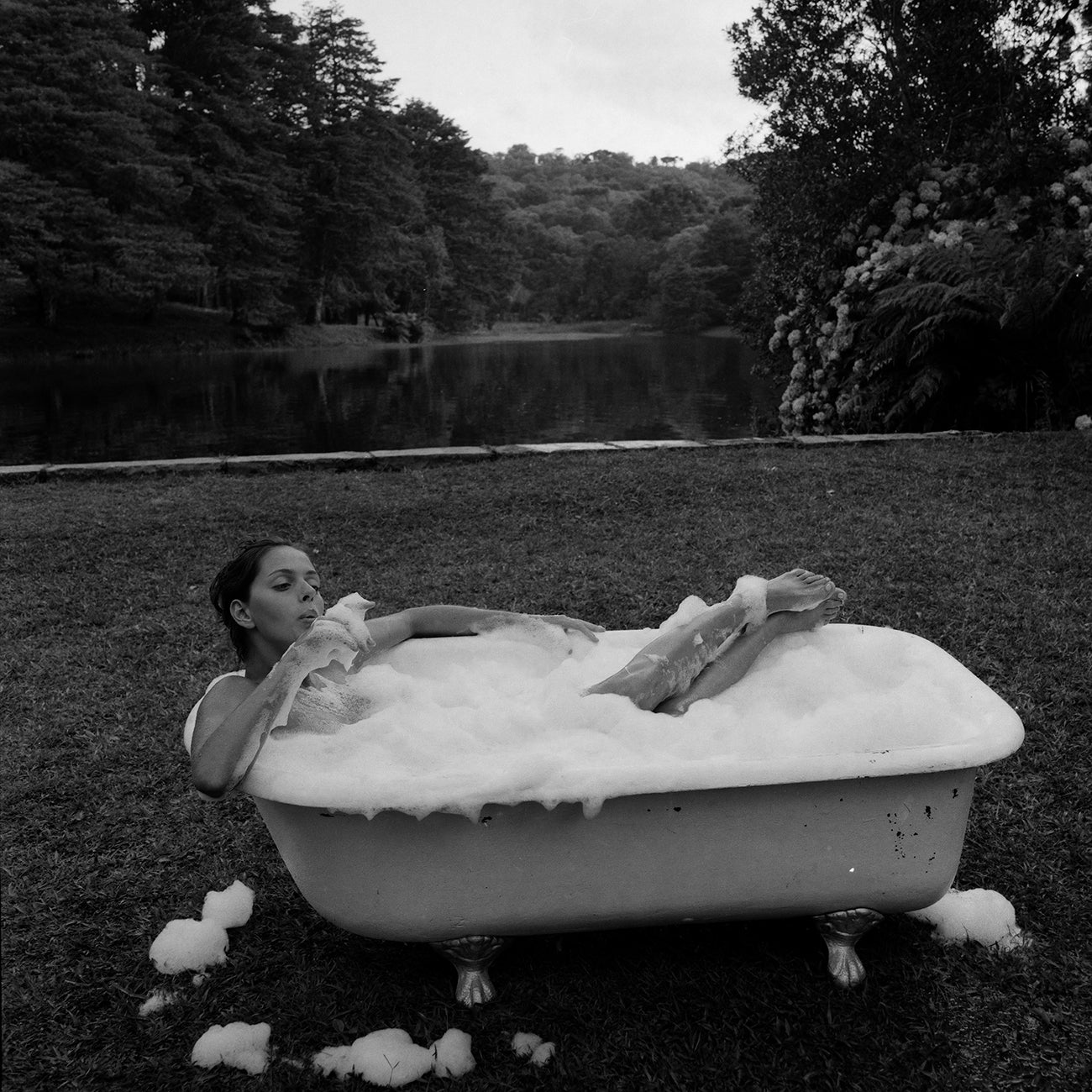 Artwork Title: Vintage_Bathtub_With_Bubbles__80x80cm
Series: Body Way
Artist: Marcus Luconi
Year of Capture: 2004
Location: São Francisco do Sul, RS, Brasil
Original Medium: Kodak TriX 400 ISO
Camera: Hasselblad 503 CW
Print: Fine art archival pigment print
Edition: [número da edição